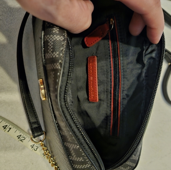 Tommy Hilfiger Black Patterned Gold Accents Adjustable Strap Crossbody Bag - Picture 4 of 8